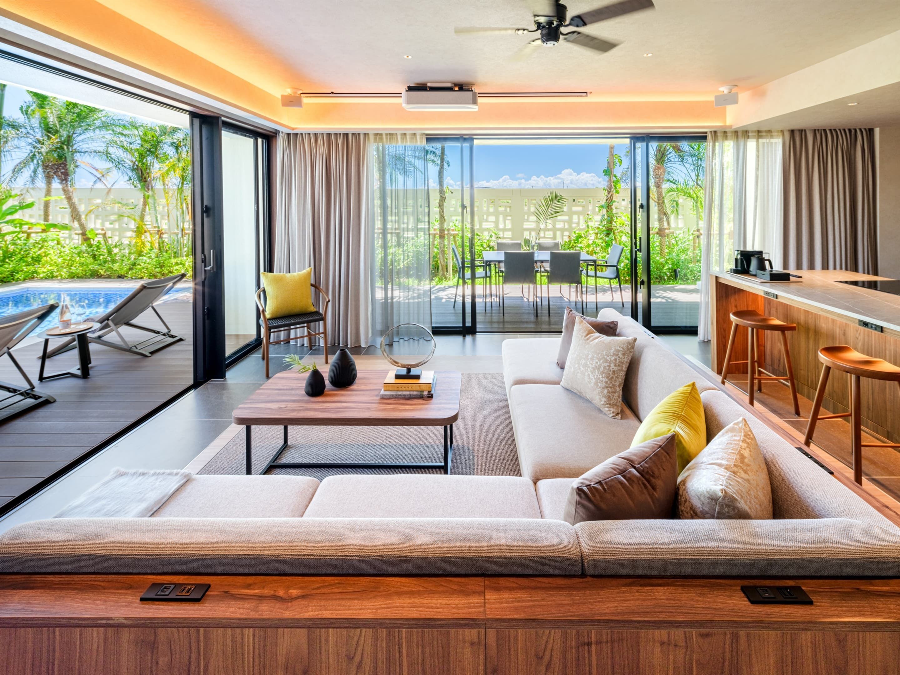The Seven Pool Suite (S) | In-room safe, WiFi (free), bed sheets