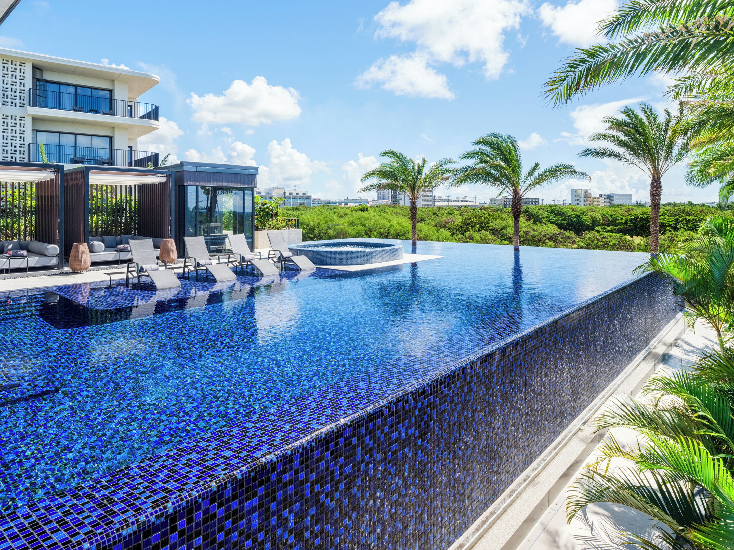 2 outdoor pools