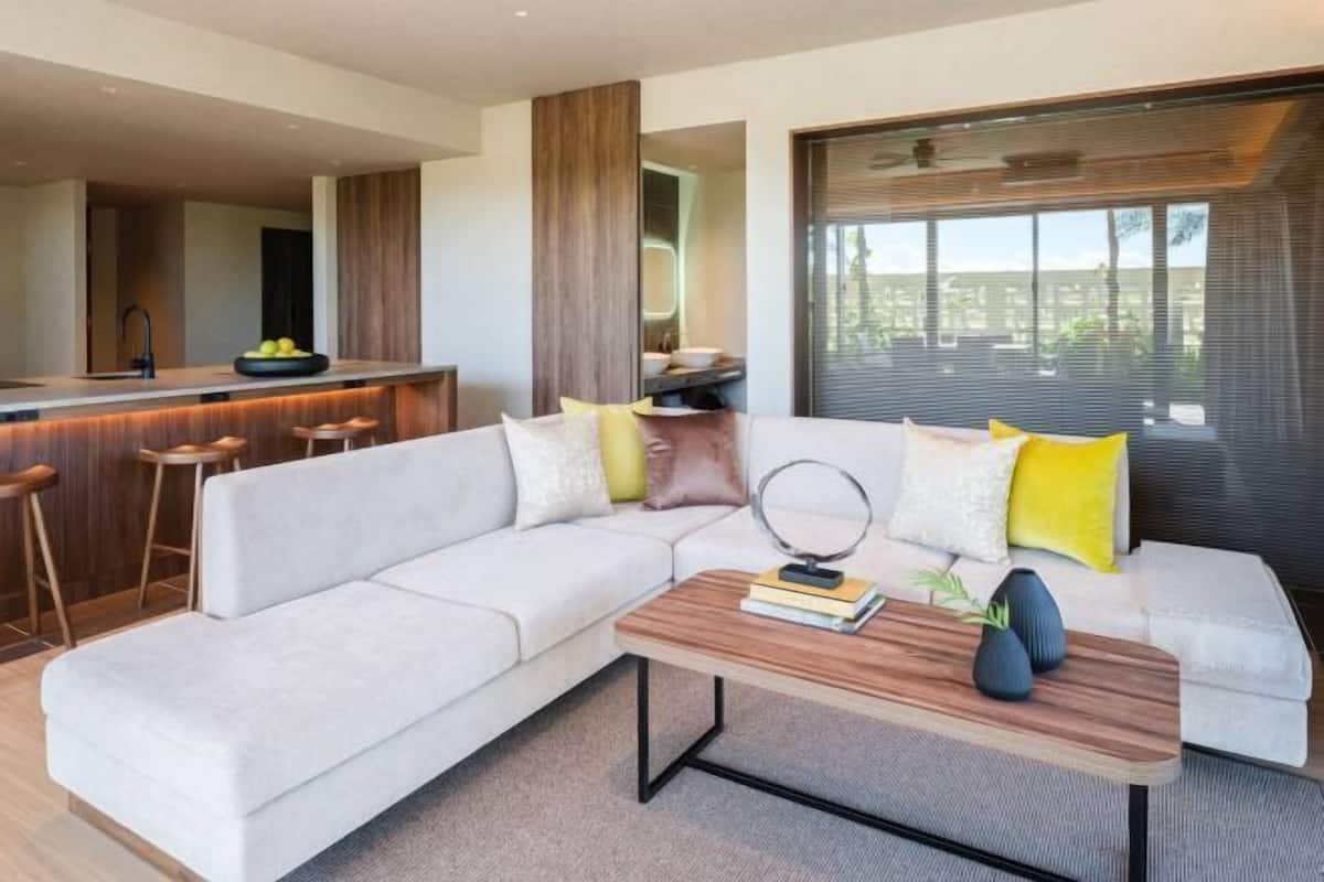 Living area | 48-inch LCD TV with digital channels