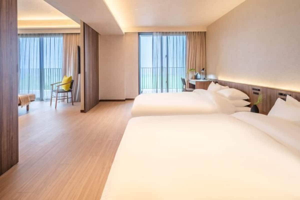 In-room safe, free WiFi, bed sheets