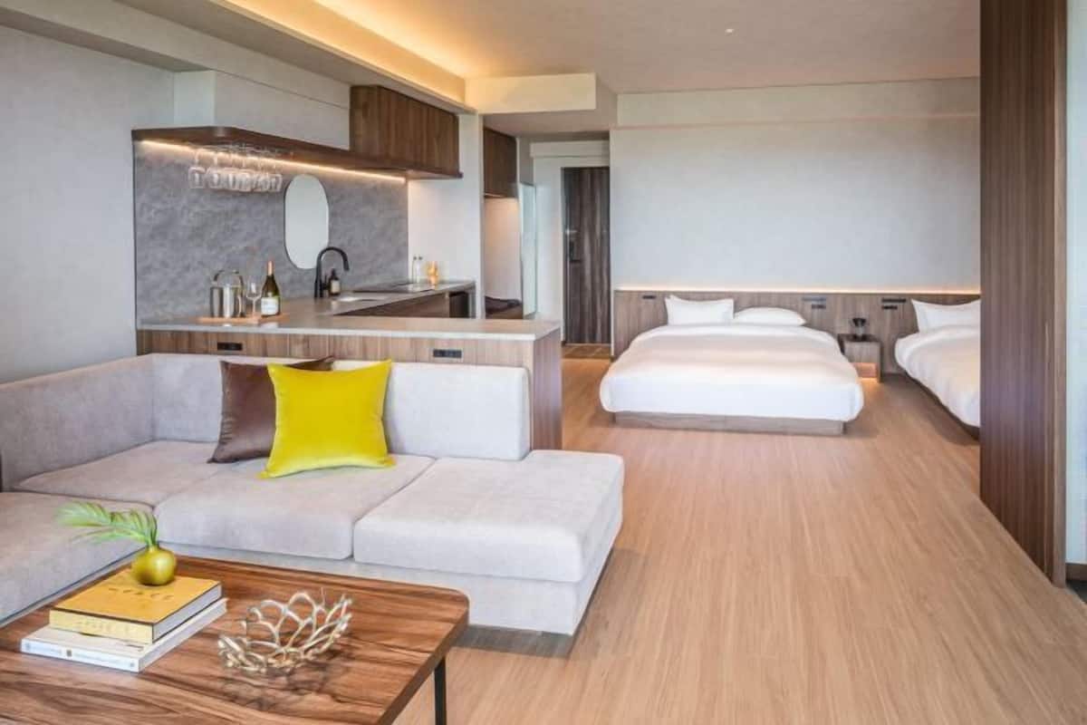 In-room safe, free WiFi, bed sheets
