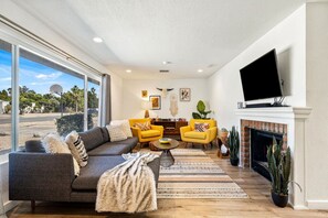 TV connectée, cheminée, jeux vidéo