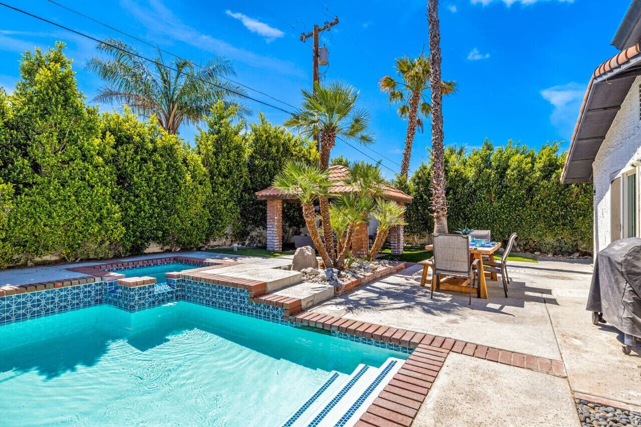 Et oppvarmet basseng