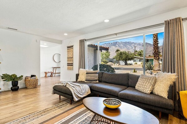 Smart-TV, Kamin, Videospiele