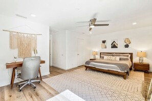 4 Schlafzimmer, Schreibtisch, BĂŒgeleisen/BĂŒgelbrett, Reisekinderbett