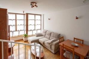 TV, fireplace - Apto. Scott - central apartment in Ribadesella, Northern Spain | 4 guests (Ribadesella)
