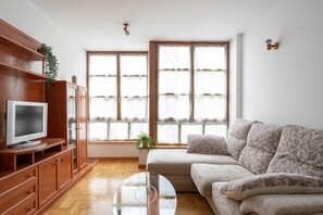 TV, fireplace - Apto. Scott - central apartment in Ribadesella, Northern Spain | 4 guests (Ribadesella)