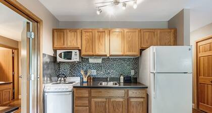 Top Floor Condo With Views of Pioneer Park & Private Grill!