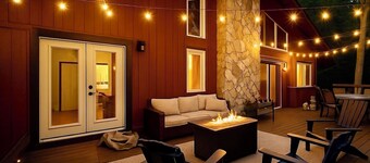 Cabin with Mountain Views / Large Deck / Fireplace / Near Hiking, Biking, Winery