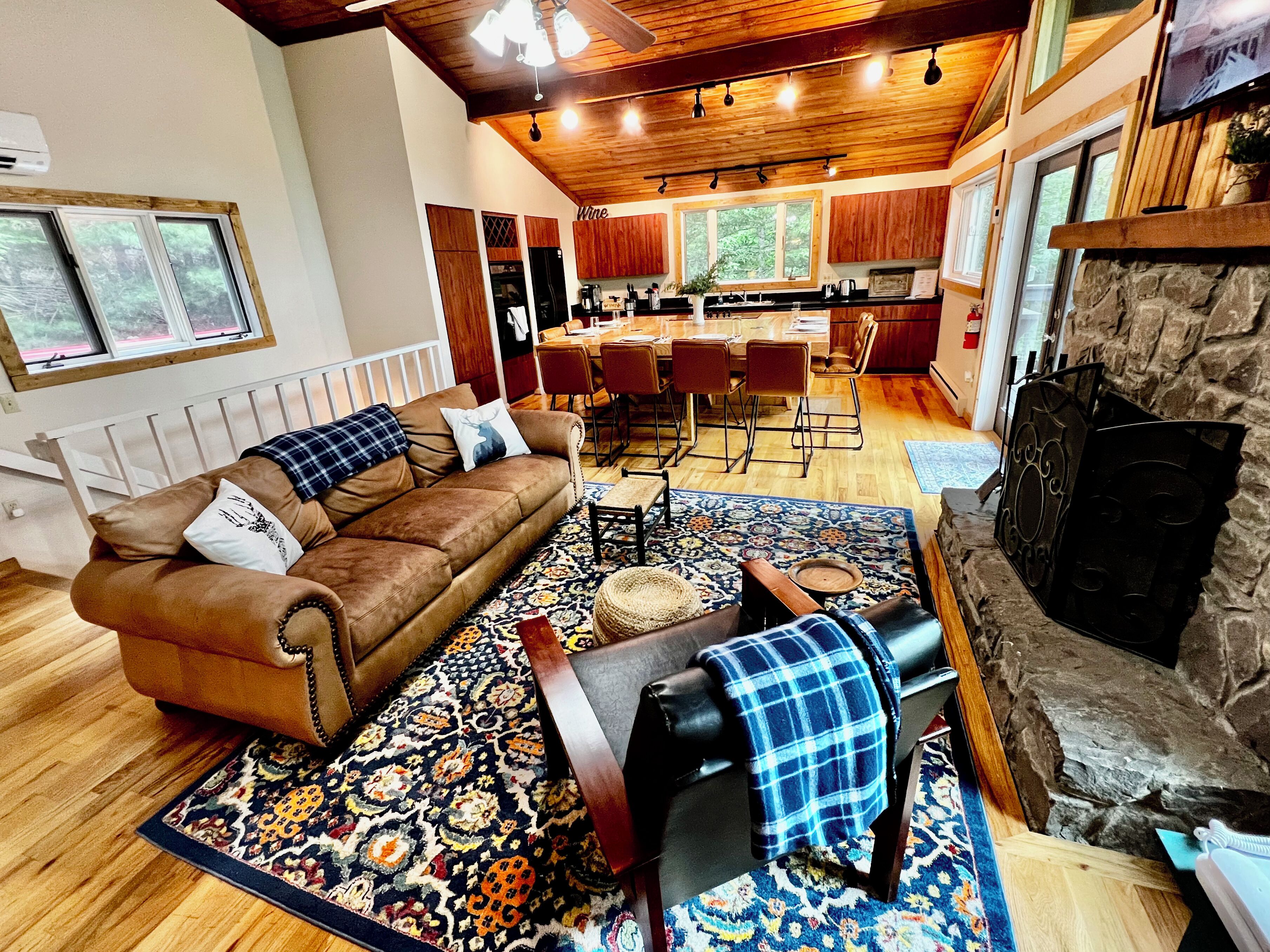 Cabin With Mountain Views / Large Deck / Fireplace / Near Hiking, Biking, Winery - Beech Mountain, NC