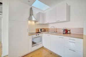 Fridge, microwave, oven, stovetop - Immogroom - 5min from the Festival Palace - A C (Cannes)