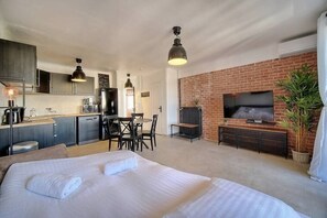 1 chambre, fer et planche à repasser, Wi-Fi, draps fournis