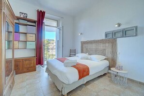 2 chambres, fer et planche à repasser, Wi-Fi, draps fournis