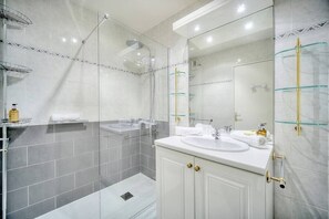 Hair dryer, towels
