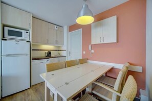Fridge, microwave, stovetop, dishwasher - Immogroom - Sea view - Swimming pool - Parking (Cannes)