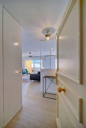 Interior - Immogroom- Renovated- Large terrace- AC- Parking (Cannes)