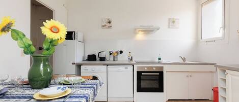 Fridge, microwave, oven, stovetop