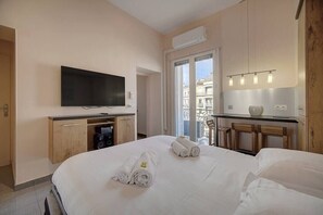 Iron/ironing board, WiFi, bed sheets