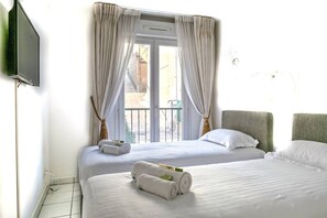2 bedrooms, iron/ironing board, travel cot, WiFi