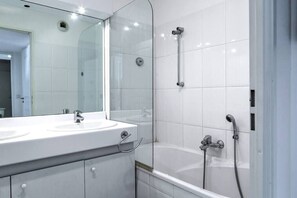 Free toiletries, hair dryer