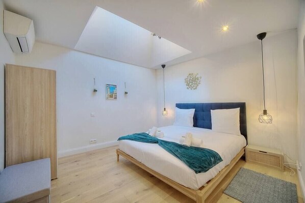 2 chambres, fer et planche à repasser, Wi-Fi, draps fournis