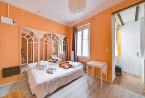 2 quartos, ferros/tábuas de passar roupa, Wi-Fi, roupa de cama