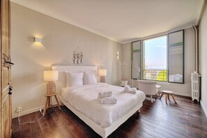 2 habitaciones, tabla de planchar con plancha, wifi y ropa de cama