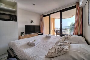 1 chambre, fer et planche à repasser, lit parapluie, Wi-Fi