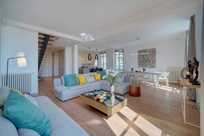 Téléviseur, bureau