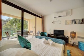 2 bedrooms, iron/ironing board, travel cot, WiFi - Immogroom  - Pool - Parking (Cannes)