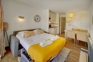 1 bedroom, iron/ironing board, travel crib, WiFi