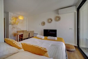 1 bedroom, iron/ironing board, travel crib, WiFi