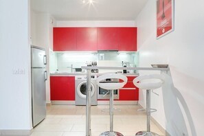 Fridge, microwave, oven, dishwasher