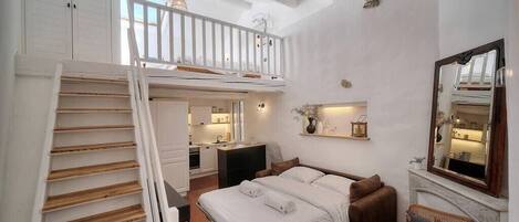 1 slaapkamer, een strijkplank/strijkijzer, wifi, beddengoed