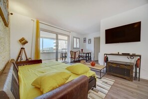 2 bedrooms, iron/ironing board, WiFi, bed sheets - Upstays Terraces Parking 65m² Apartment (Cannes)