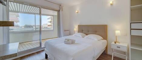 2 Schlafzimmer, BĂŒgeleisen/BĂŒgelbrett, WLAN, BettwĂ€sche