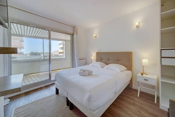 2 chambres, fer et planche à repasser, Wi-Fi, draps fournis