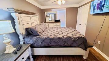 2 bedrooms, iron/ironing board, free WiFi, bed sheets