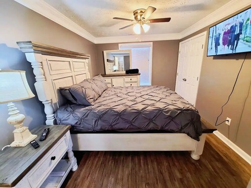 Cozy 2-bedroom condo with WiFi, AC in marvelous Lexington