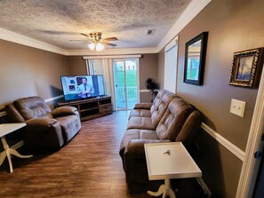 Smart TV, books - Cozy 2-bedroom condo with WiFi, AC in marvelous Lexington (Lexington)