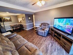 Smart TV, books - Cozy 2-bedroom condo with WiFi, AC in marvelous Lexington (Lexington)