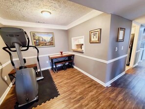 Interior - Cozy 2-bedroom condo with WiFi, AC in marvelous Lexington (Lexington)