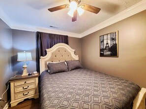 2 slaapkamers, een strijkplank/strijkijzer, gratis wifi, beddengoed
