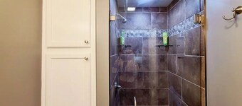 Cozy 2-bedroom condo with WiFi, AC in marvelous Lexington