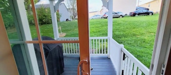 Cozy 2-bedroom condo with WiFi, AC in marvelous Lexington