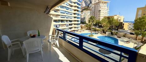 تناول الطعام بالخارج