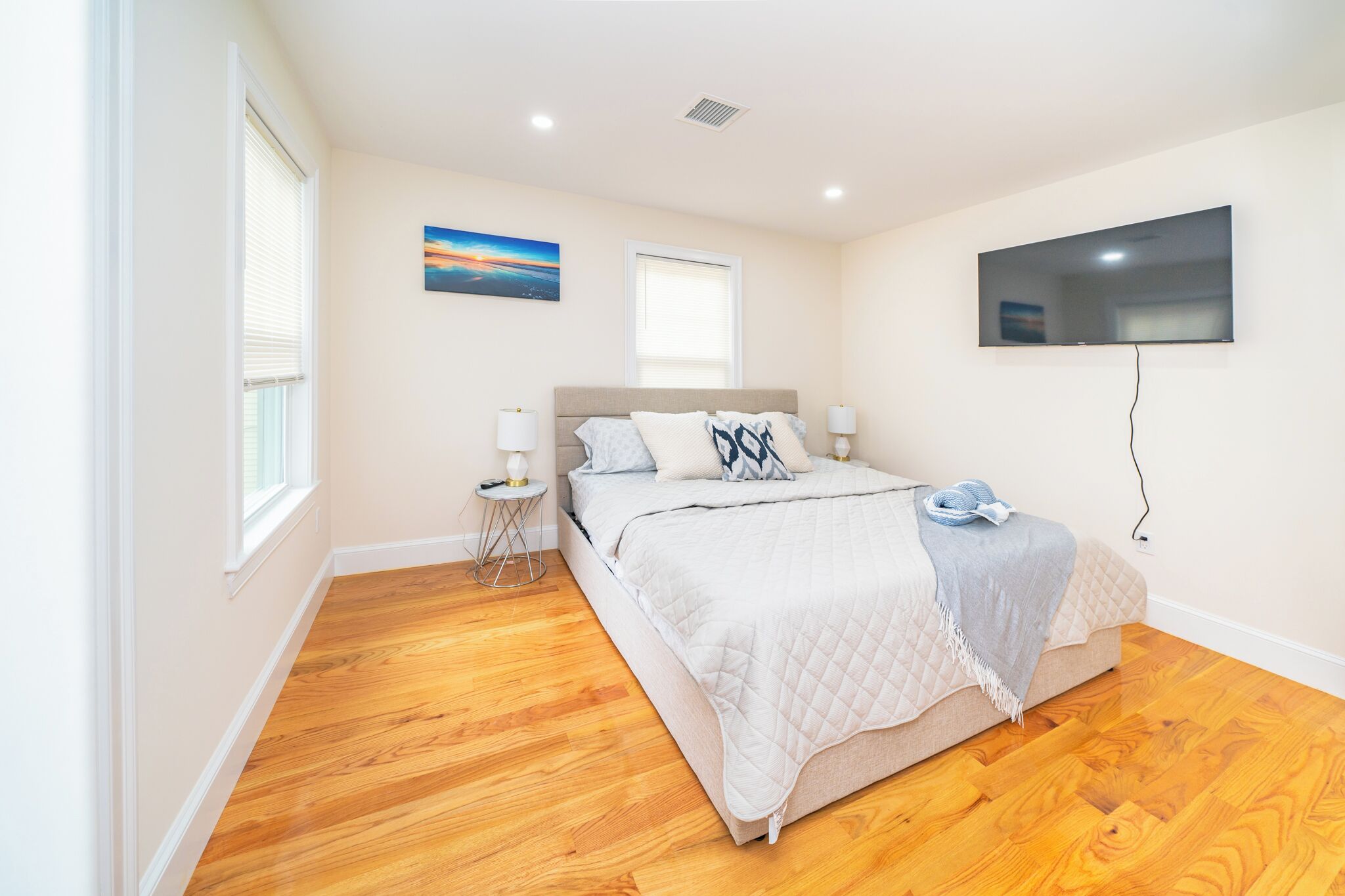 4 bedrooms, desk, free WiFi, bed sheets