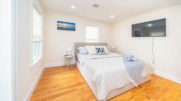 4 bedrooms, desk, free WiFi, bed sheets