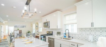 80-2  4BR Boston - Bright Family Stay near PJP II Park