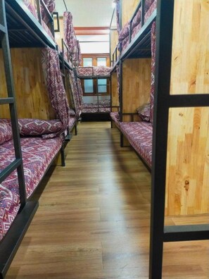 واي فاي مجانًا وملاءات أسرّة